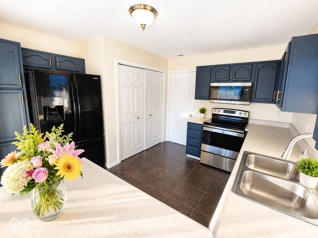 5425 Powder River Court, Indianapolis, IN 46221