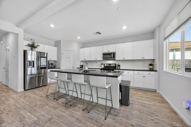 395 Sunol St, Lathrop, CA 95330