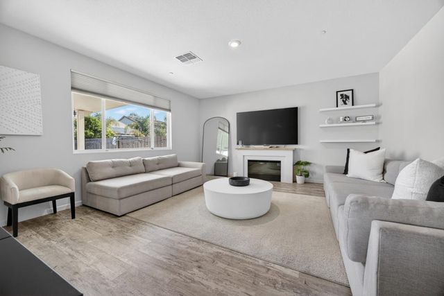 395 Sunol St, Lathrop, CA 95330