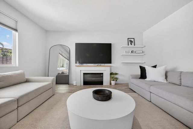 395 Sunol St, Lathrop, CA 95330