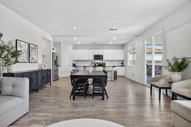 395 Sunol St, Lathrop, CA 95330