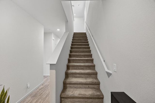 395 Sunol St, Lathrop, CA 95330