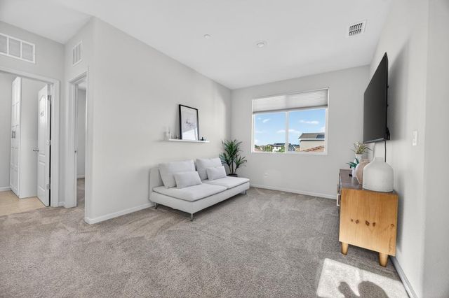 395 Sunol St, Lathrop, CA 95330