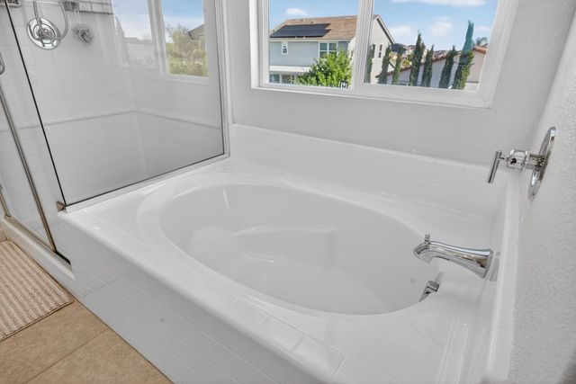 395 Sunol St, Lathrop, CA 95330