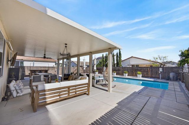 395 Sunol St, Lathrop, CA 95330