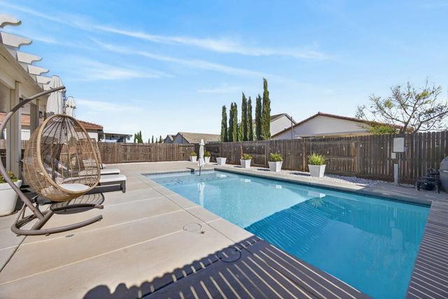 395 Sunol St, Lathrop, CA 95330