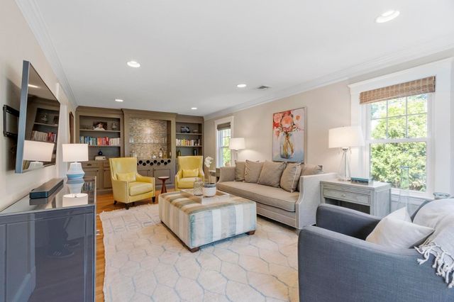 696 Main St, Concord, MA 01742