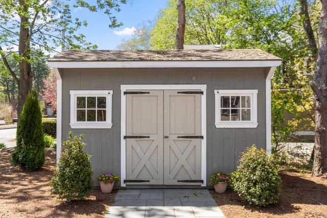 696 Main St, Concord, MA 01742