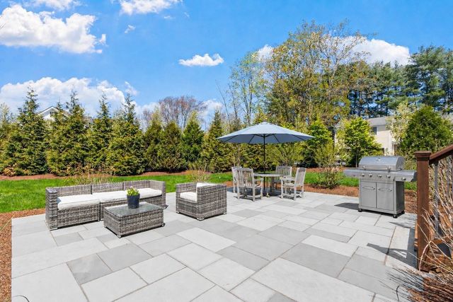 696 Main St, Concord, MA 01742