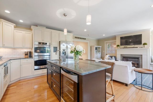 696 Main St, Concord, MA 01742