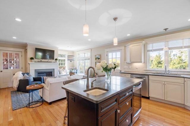 696 Main St, Concord, MA 01742