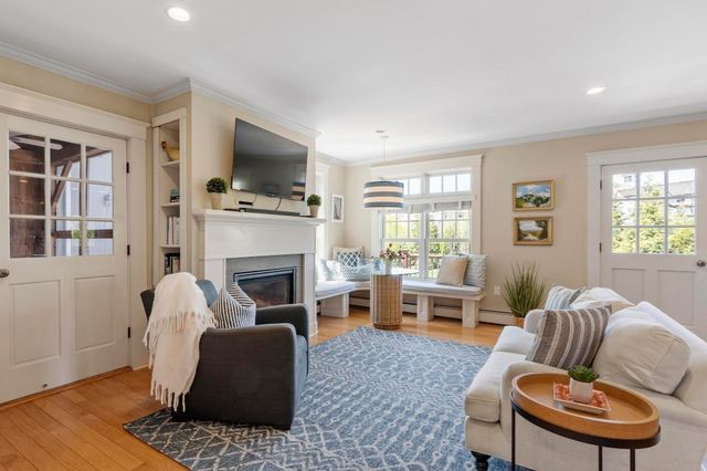 696 Main St, Concord, MA 01742
