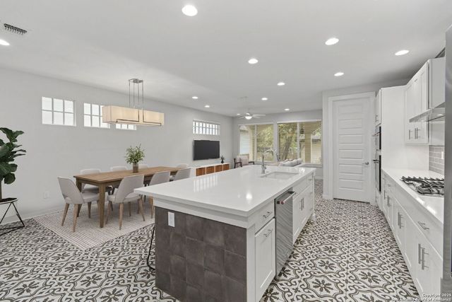 350 E Olmos Drive, San Antonio, TX 78212