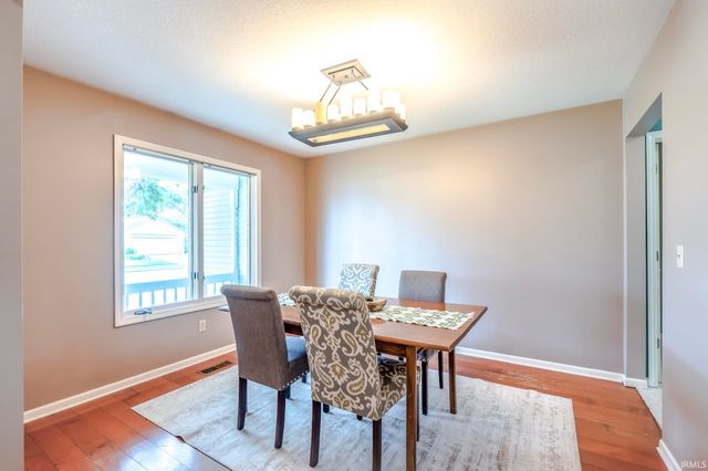 1735 Greythorn Drive, Fort Wayne, IN 46815