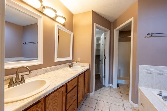 1735 Greythorn Drive, Fort Wayne, IN 46815