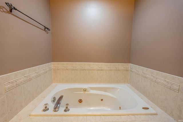 1735 Greythorn Drive, Fort Wayne, IN 46815