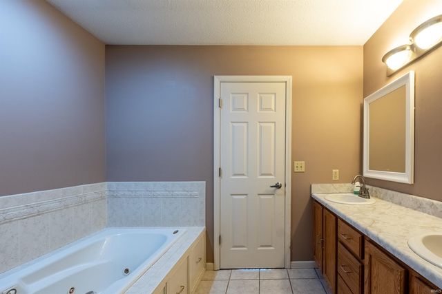 1735 Greythorn Drive, Fort Wayne, IN 46815