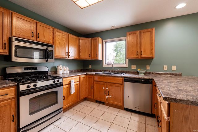 1735 Greythorn Drive, Fort Wayne, IN 46815
