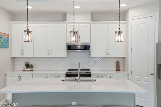14796 Windward LN, Naples, FL 34114