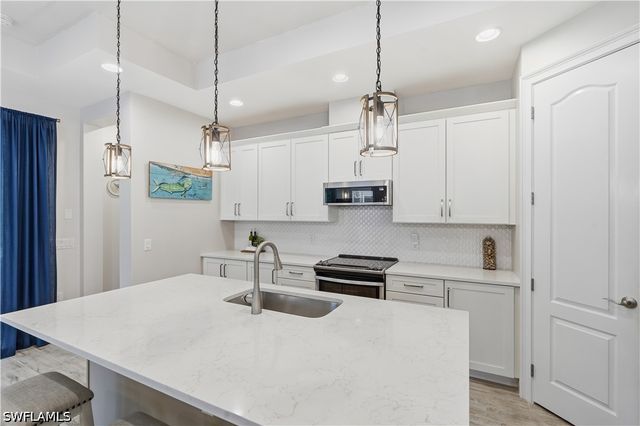 14796 Windward LN, Naples, FL 34114