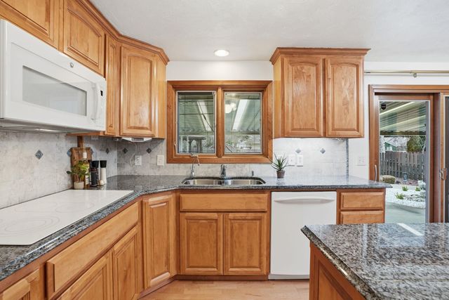 9627 N Fotheringham St, Spokane, WA 99208