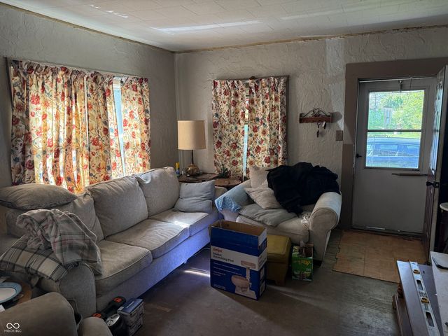 1132 Manor Court, Anderson, IN 46016