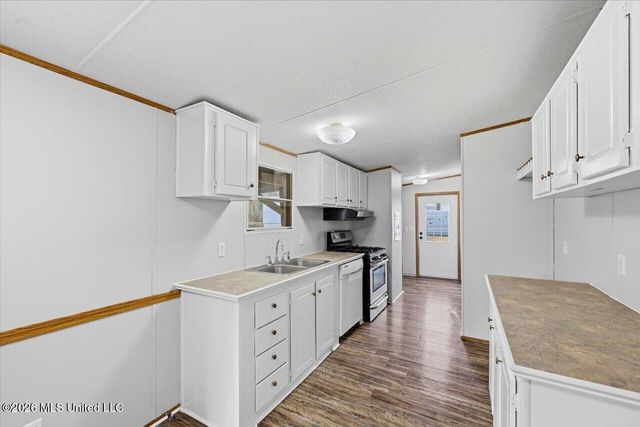 817 Leo Paul Street, Pearl, MS 39208