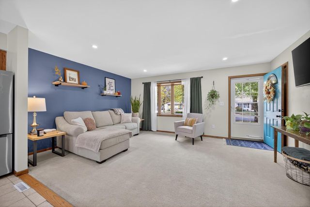 3780 Willow Heights Drive SW, Rochester, MN 55902