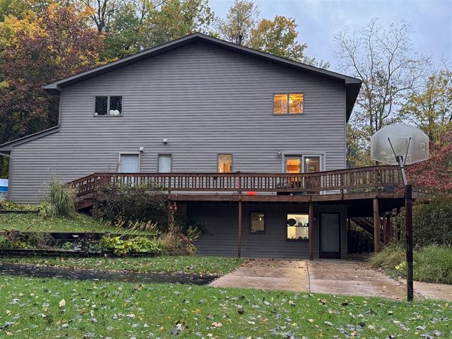 4901 S Drive, Athens, MI 49011