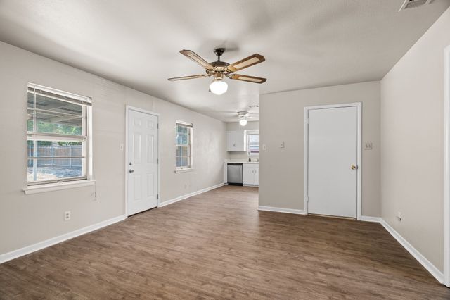 724 Chisholm Trail, Denton, TX 76209