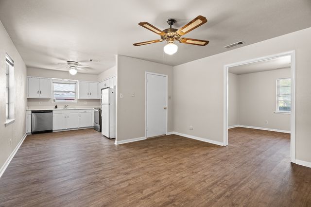 724 Chisholm Trail, Denton, TX 76209