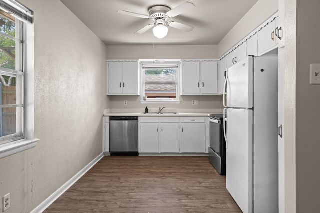 724 Chisholm Trail, Denton, TX 76209