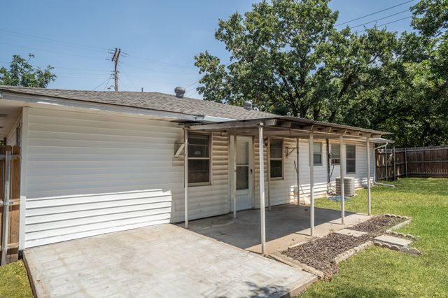 724 Chisholm Trail, Denton, TX 76209