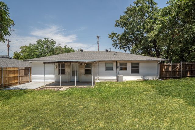 724 Chisholm Trail, Denton, TX 76209