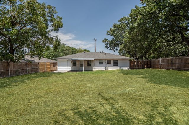 724 Chisholm Trail, Denton, TX 76209