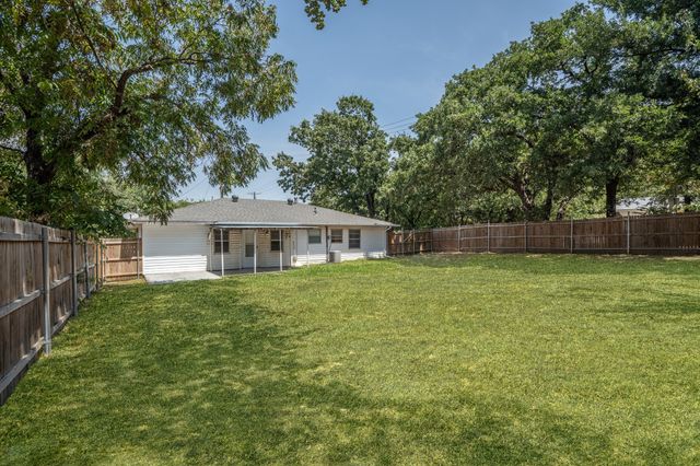 724 Chisholm Trail, Denton, TX 76209