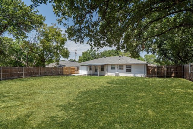 724 Chisholm Trail, Denton, TX 76209