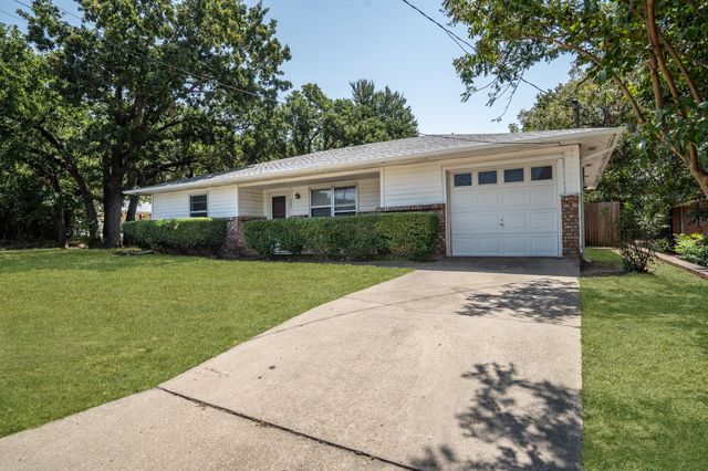 724 Chisholm Trail, Denton, TX 76209
