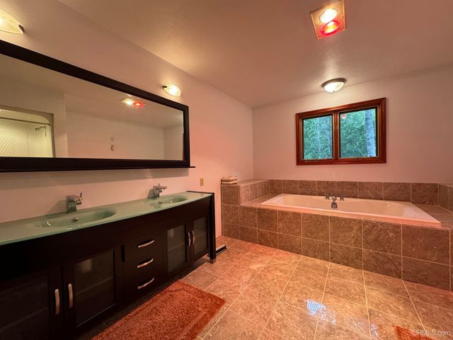 5275 Chaison 23.5 Road, Gladstone, MI 49873