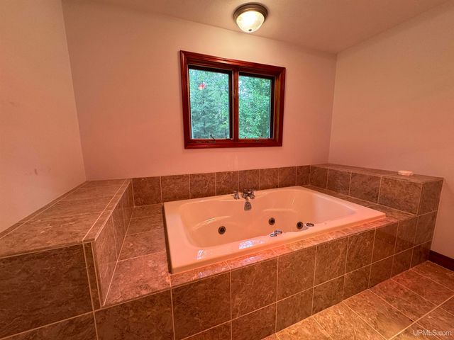 5275 Chaison 23.5 Road, Gladstone, MI 49873