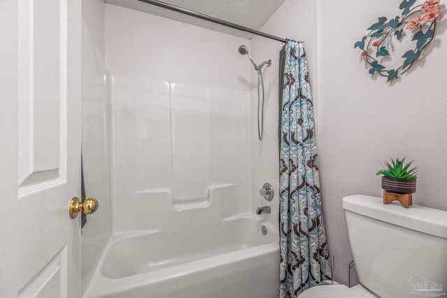 4275 Frasier Ln, Pace, FL 32571
