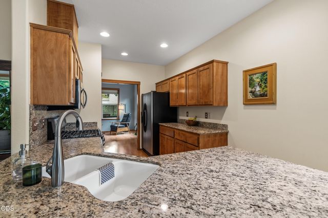 149 Graham Way, Talent, OR 97540