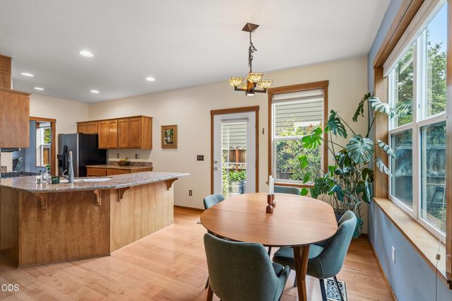 149 Graham Way, Talent, OR 97540