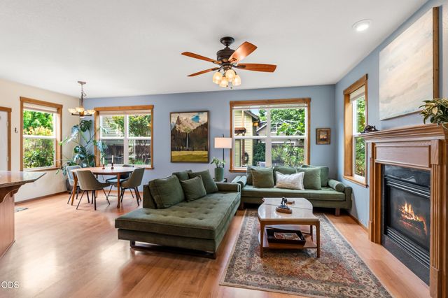 149 Graham Way, Talent, OR 97540