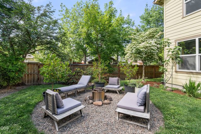 149 Graham Way, Talent, OR 97540