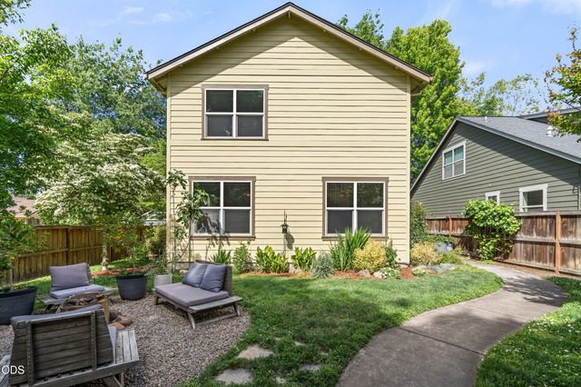 149 Graham Way, Talent, OR 97540