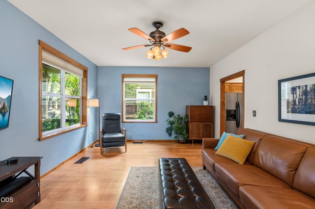 149 Graham Way, Talent, OR 97540