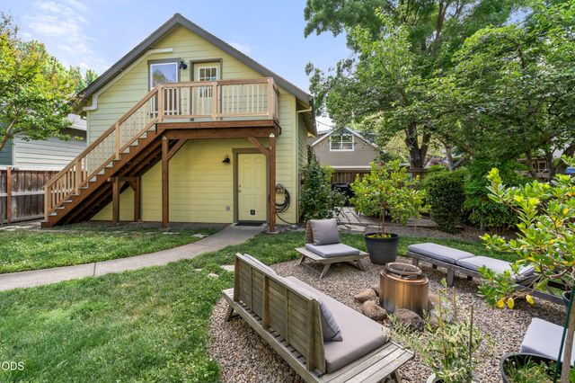 149 Graham Way, Talent, OR 97540
