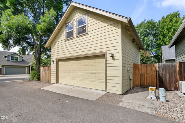 149 Graham Way, Talent, OR 97540