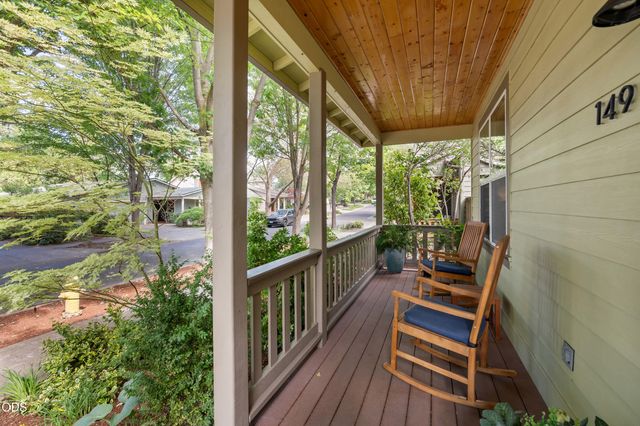 149 Graham Way, Talent, OR 97540